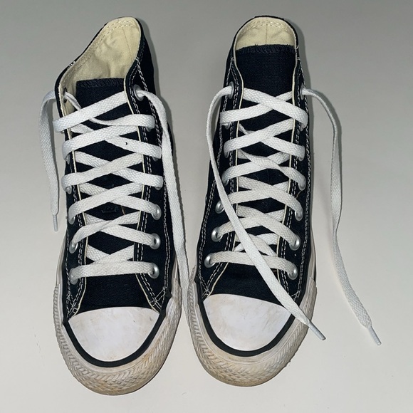 🚨SOLD🚨Converse Chuck Taylor All Star black and white trainers - Picture 2 of 8